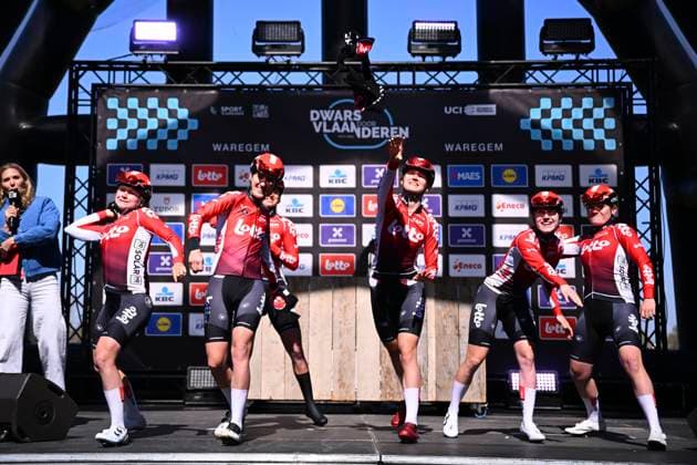 Dwars door Vlaanderen 2025 - Women Elite WAREGEM, BELGIUM - APRIL 02 : team Lotto during the Women Elite UCI 1.Pro Flanders Classics Dwars door Vlaanderen Women cycling race with start in Waregem and finish in Waregem (128,5 km) on April 02, 2025 in Waregem, Belgium, 02 04 2025 ( Motordriver Tom Van De Maele & Waregem Belgium  Copyright: xTomasxSiskx