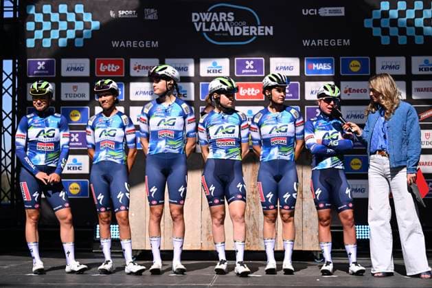 Dwars door Vlaanderen 2025 - Women Elite WAREGEM, BELGIUM - APRIL 02 : team AG Insurance - Soudal Team during the Women Elite UCI 1.Pro Flanders Classics Dwars door Vlaanderen Women cycling race with start in Waregem and finish in Waregem (128,5 km) on April 02, 2025 in Waregem, Belgium, 02 04 2025 ( Motordriver Tom Van De Maele & Waregem Belgium  Copyright: xTomasxSiskx