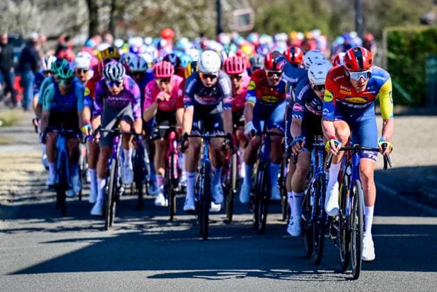 Belgian Tim Declercq of Lidl-Trek pictured in action during the men elite race of the Dwars Door Vlaanderen cycling event, 184,2km from Roeselare to Waregem, Wednesday 02 April 2025. DIRKxWAEM  x118278873x