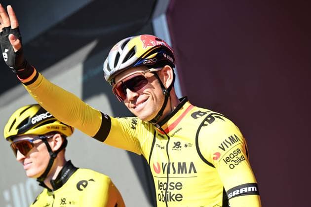 02-04-2025 Dwars Door Vlaanderen; 2025, Visma - Lease A Bike; Van Aert, Wout; Roeselare; 
