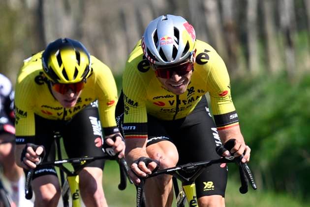 Dwars door Vlaanderen 2025 - Men Elite WAREGEM, BELGIUM - APRIL 02 : Van Aert Wout (BEL) of Team Visma pictured during the 79th edition of the UCI World Tour Dwars door Vlaanderen Men Elite cycling race with start in Roeselare and finish in Waregem after 184,2 km on April 2, 2025 in Waregem, Belgium, 02 04 2025 ( motor drive Kenny Verfaillie - Waregem Belgium  Copyright: xJanxDexMeuleneirx