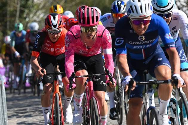 Dwars door Vlaanderen 2025 - Men Elite WAREGEM, BELGIUM - APRIL 02 : rider of Ef Education-Easypost pictured during the 79th edition of the UCI World Tour Dwars door Vlaanderen Men Elite cycling race with start in Roeselare and finish in Waregem after 184,2 km on April 2, 2025 in Waregem, Belgium, 02 04 2025 ( motor drive Kenny Verfaillie - Waregem Belgium  Copyright: xTimxDexWaelex xPoolx