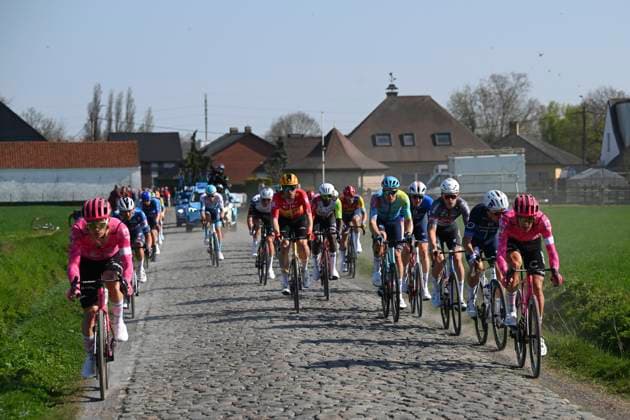 Dwars door Vlaanderen 2025 - Men Elite WAREGEM, BELGIUM - APRIL 02 : rider of Ef Education-Easypost pictured during the 79th edition of the UCI World Tour Dwars door Vlaanderen Men Elite cycling race with start in Roeselare and finish in Waregem after 184,2 km on April 2, 2025 in Waregem, Belgium, 02 04 2025 ( motor drive Kenny Verfaillie - Waregem Belgium  Copyright: xTimxDexWaelex xPoolx