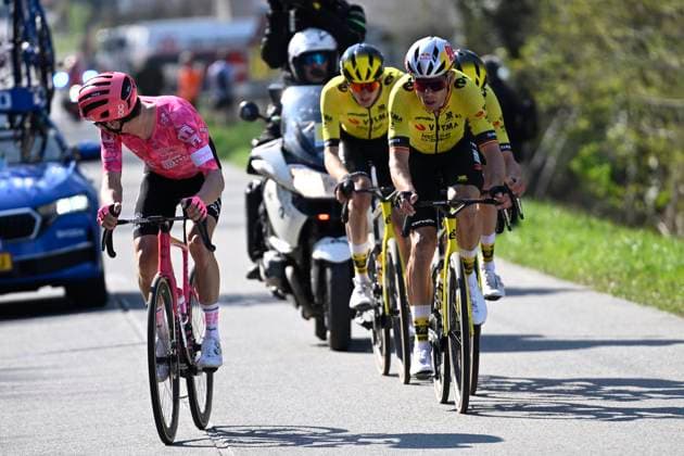 Dwars door Vlaanderen 2025 - Men Elite WAREGEM, BELGIUM - APRIL 02 : Powless Neilson (USA) of EF Education - EasyPost, Van Aert Wout (BEL) of Team Visma, Benoot Tiesj (BEL) of Team Visma, Jorgenson Matteo (USA) of Team Visma pictured during the 79th edition of the UCI World Tour Dwars door Vlaanderen Men Elite cycling race with start in Roeselare and finish in Waregem after 184,2 km on April 2, 2025 in Waregem, Belgium, 02 04 2025 ( motor drive Kenny Verfaillie - Waregem Belgium  Copyright: xJanxDexMeuleneirx