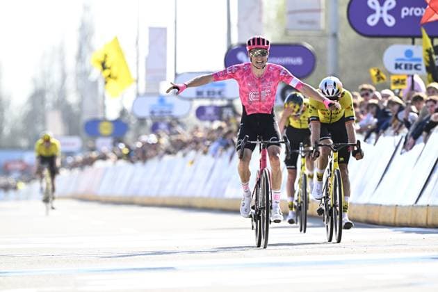 American Neilson Powless of EF Education-EasyPost wins ahead of Belgian Wout van Aert of Team Visma-Lease a Bike and Belgian Tiesj Benoot of Team Visma-Lease a Bike in the men elite race of the Dwars Door Vlaanderen cycling event, 184,2km from Roeselare to Waregem, Wednesday 02 April 2025. JASPERxJACOBS  x118311029x