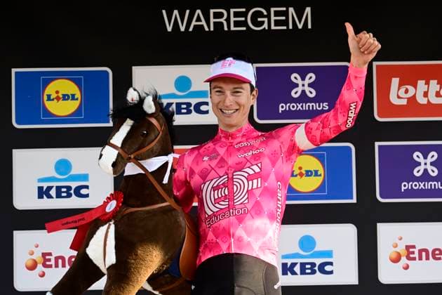 Dwars door Vlaanderen 2025 - Men Elite WAREGEM, BELGIUM - APRIL 02 : Powless Neilson (USA) of EF Education - EasyPost pictured during the podium ceremony of the 79th edition of the UCI World Tour Dwars door Vlaanderen Men Elite cycling race with start in Roeselare and finish in Waregem after 184,2 km on April 2, 2025 in Waregem, Belgium, 02 04 2025 ( motor drive Kenny Verfaillie - Waregem Belgium  Copyright: xPeterxDexVoechtx