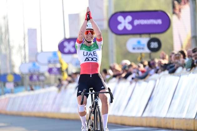 Dwars door Vlaanderen 2025 - Women Elite WAREGEM, BELGIUM - APRIL 02 : Longo Borghini Elisa (ITA) of UAE Team ADQ wins pictured during the 14th edition of the UCI Women s World Tour Dwars door Vlaanderen Women Elite cycling race with start and finish in Waregem after 128,5 km on April 2, 2025 in Waregem, Belgium, 02 04 2025 ( motor driver - Waregem Belgium  Copyright: xPeterxDexVoechtx