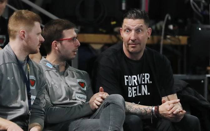 Coach Jaron Siewert, Sports Director Stefan Kretzschmar Mimik Sport Handball CL Champions League Champions League Men Season 2024 2025 02 04 2025 Füchse Berlin vs KS Kielce in the Max Schmeling Halle