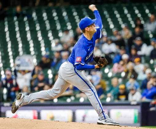 Kansas City Royals pitcher Cole Ragans throws in the first inning of the MLB, Baseball Herren, USA baseball game between the Kansas City Royals and the Milwaukee Brewers at American Family Field in Milwaukee, Wisconsin on Wednesday, April 2, 2025.  MIL20250402803 TANNENxMAURY
