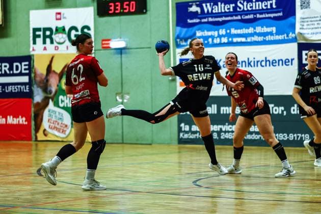 Handball I Women I Season 2024 2025 I 3 Liga Nord I 17 Matchday I SV Henstedt Ulzburg Frankfurter HC I 01 04 2025 Adele Kasper 62, Frankfurter HC Katharina Rahn 10, SV Henstedt Ulzburg Henstedt Ulzburg Schulzentrum Maurepassstr Schleswig Holstein Germany Copyright: xLobeca RalfxHomburgx