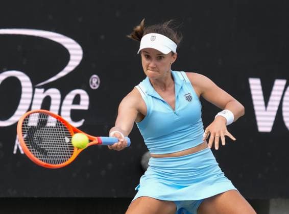 TENNIS 2025: Credit One Charleston Open APRIL 02 April 2, 2025: Lauren Davis (USA) loses to Daria Kasatkina (RUS) 6-1 6-1, at the Credit One Charleston Open being played at in Charleston, South Carolina, {USA} ÂLeslie Billman Tennisclix{ (Credit Image: Leslie Billman Cal Media) Charleston South Carolina USA EDITORIAL USE ONLY Copyright: xx ZUMA-20250402_zma_c04_011.jpg LesliexBillmanx csmphotothree372058