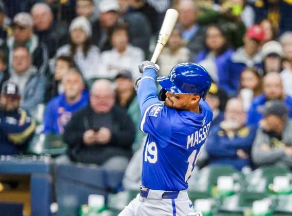 Kansas City Royals second baseman Michael Massey hits a double in the second inning of the MLB, Baseball Herren, USA baseball game between the Kansas City Royals and the Milwaukee Brewers at American Family Field in Milwaukee, Wisconsin on Wednesday, April 02, 2025.  MIL20250402809 TANNENxMAURY