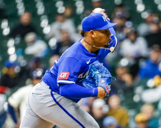 Kansas City Royals pitcher Angel Zerpa throws in the seventh inning of the MLB, Baseball Herren, USA baseball game between the Kansas City Royals and the Milwaukee Brewers at American Family Field in Milwaukee, Wisconsin on Wednesday, April 02, 2025.  MIL20250402818 TANNENxMAURY