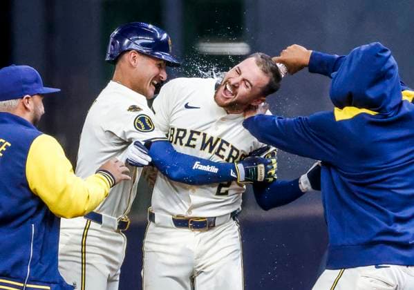 Sport Bilder des Tages Milwaukee Brewers second baseman Brice Turang (2R) celebrates with teammates after laying down a squeeze play bunt to drive in Milwaukee Brewers third baseman Oliver Dunn in the eleventh inning of the MLB, Baseball Herren, USA baseball game between the Kansas City Royals and the Milwaukee Brewers at American Family Field in Milwaukee, Wisconsin on Wednesday, April 02, 2025. The Brewers won the dame 3-2.  MIL20250402837 TANNENxMAURY