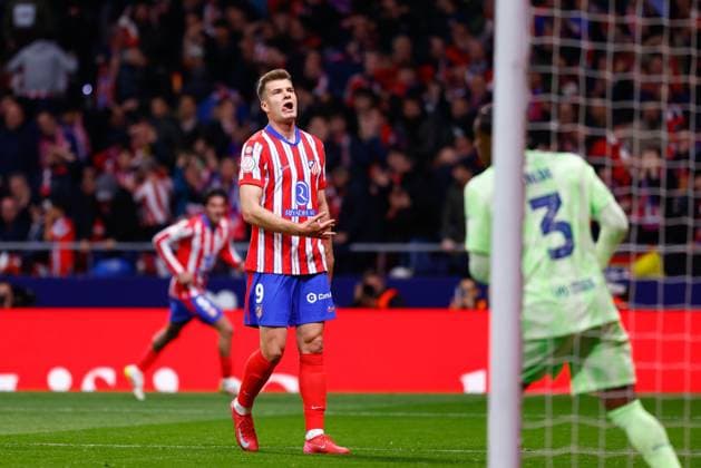 April 2, 2025, Madrid, Madrid, SPAIN: Alexander Sorloth of Atletico de Madrid reacts during the Spanish Cup, Copa del Rey, football match Semifinal Second Leg played between Atletico de Madrid and FC Barcelona, Barca at Riyadh Air Metropolitano on April 02, 2025, in Madrid, Spain. Madrid SPAIN - ZUMAa181 20250402_zaa_a181_155 Copyright: xDennisxAgyemanx