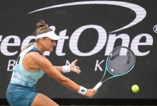 TENNIS 2025: Credit One Charleston Open APRIL 02 April 2, 2025: Iryna Shymanovich loses to Jessica Pegula (USA) 6-0, 6-3, at the Credit One Charleston Open being played at Credit One Staduim in Charleston, South Carolina, {USA} ÂLeslie Billman Tennisclix (Credit Image: Leslie Billman Cal Media) Charleston South Carolina USA EDITORIAL USE ONLY Copyright: xx ZUMA-20250402_zma_c04_115.jpg LesliexBillmanx csmphotothree372159