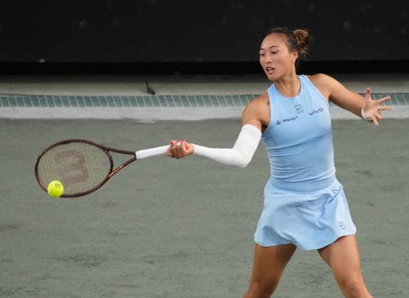 TENNIS 2025: Credit One Charleston Open APRIL 02 April 2, 2025: Qinwen Zheng (CHN) defeated Maria Sakkari (GRE) 6-4 in the first set at the Credit One Charleston Open being played at Credit One Staduim in Charleston, South Carolina USA Ã‚ÂLeslie Billman Tennisclix (Credit Image: Â Leslie Billman Cal Media) Charleston South Carolina USA EDITORIAL USE ONLY Copyright: xx ZUMA-20250402_zma_c04_135.jpg LesliexBillmanx csmphotothree372166