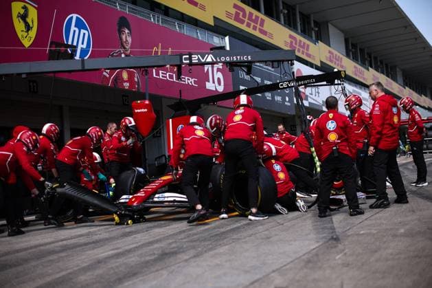 F1 - JAPANESE GRAND PRIX 2025 Scuderia Ferrari pit stop practice during the Formula 1 Lenovo Japanese Grand Prix 2025, 3rd round of the 2025 FIA Formula One World Championship, WM, Weltmeisterschaft from April 4 to 6, 2025 on the Suzuka Circuit, in Suzuka, Japan - SuzukaJapan  Copyright: xEricxAlonsox