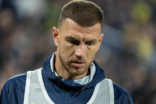 Fenerbahce-v-Galatasaray-Turkish-Cup-QF Edin Dzeko of Fenerbahce SK warms up during the match between Fenerbahce and Galatasaray at the the quarter final of Turkish Cup. The match took place at Sukru Saracoglu Stadium on April 2, 2025 Istanbul Istanbul Turkey Copyright: xBurakxBasturkx