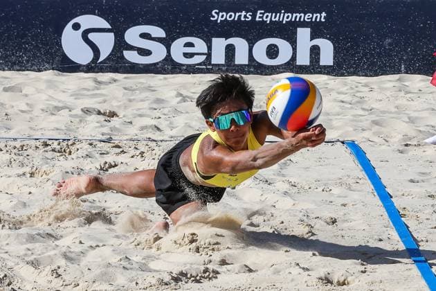 (250403) -- LAGUNA PROVINCE, April 3, 2025 -- Samitta Simarongnam of Thailand competes during the women s pool G match between Samitta Simarongnam Salinda Mungkhon of Thailand and Kathrina Epa Honey Grace Cordero of the Philippines in the AVC Beach volleyball, Beachvolleyball Tour 2nd Nuvali Open in Laguna Province, the Philippines, April 2, 2025. ) (SP)PHILIPPINES-LAGUNA PROVINCE-BEACH VOLLEYBALL-TOUR-2ND NUVALI OPEN-WOMEN ROUELLExUMALI 