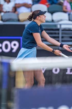April 3, 2025, Daniel Island, Sc, USA: AMANDA ANISIMOVA (USA) argues a call during with the chair umpire as she plays against Yulia Putintseva (KAZ) in their 3rd round match at the Credit One Charleston Open in Daniel Island, SC. Anisimova advances after winning the match 6-4, 6-4. Daniel Island USA - ZUMAa161 20250403_aaa_a161_036 Copyright: xWalterxG.xArcexSr.x