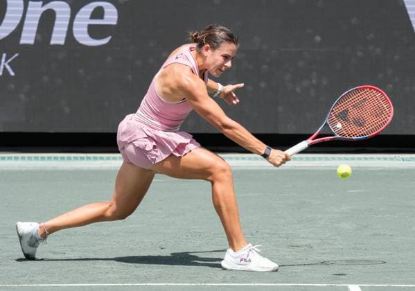 TENNIS 2025: Credit One Charleston Open APRIL 03 April 3, 2025: Emma Navarro (USA) defeated Ashlyn Krueger 4-6, 6-4, 6-2 at the Credit One Charleston Open being played at Credit One Staduim in Charleston, South Carolina USA ÂLeslie Billman Tennisclix (Credit Image: Leslie Billman Cal Media) Charleston South Carolina USA EDITORIAL USE ONLY Copyright: xx ZUMA-20250403_zma_c04_032.jpg LesliexBillmanx csmphotothree372408