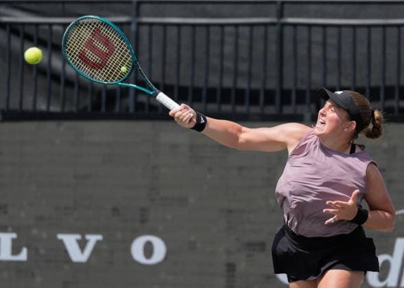 TENNIS 2025: Credit One Charleston Open APRIL 03 April 3, 2025: Jelena Ostapenko (LAT) loses to Danielle Collins (USA) 7-5, 6-3, in the first set, at the Credit One Charleston Open being played at Credit One Staduim in Charleston, South Carolina, {USA} Ã‚ÂLeslie Billman Tennisclix (Credit Image: Â Leslie Billman Cal Media) Charleston South Carolina USA EDITORIAL USE ONLY Copyright: xx ZUMA-20250403_zma_c04_048.jpg LesliexBillmanx csmphotothree372420