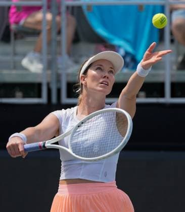 TENNIS 2025: Credit One Charleston Open APRIL 03 April 3, 2025: Danielle Collins (USA) defeated Jelena Ostapenko (LAT) 7-5, 6-3 at the Credit One Charleston Open being played at Credit One Staduim in Charleston, South Carolina USA Ã‚ÂLeslie Billman Tennisclix (Credit Image: Â Leslie Billman Cal Media) Charleston South Carolina USA EDITORIAL USE ONLY Copyright: xx ZUMA-20250403_zma_c04_047.jpg LesliexBillmanx csmphotothree372421