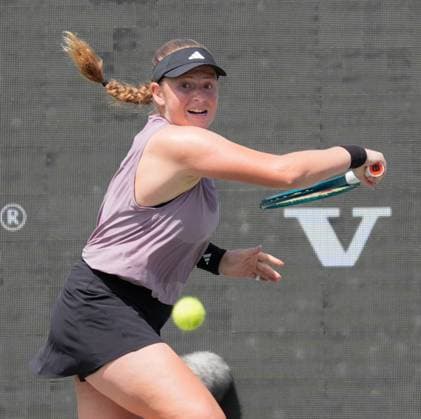 TENNIS 2025: Credit One Charleston Open APRIL 03 April 3, 2025: Jelena Ostapenko (LAT) loses to Danielle Collins (USA) 7-5, 6-3, at the Credit One Charleston Open being played at Credit One Staduim in Charleston, South Carolina, {USA} ÂLeslie Billman Tennisclix (Credit Image: Leslie Billman Cal Media) Charleston South Carolina USA EDITORIAL USE ONLY Copyright: xx ZUMA-20250403_zma_c04_045.jpg LesliexBillmanx csmphotothree372423