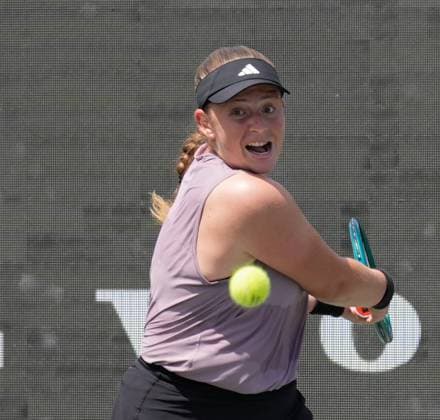 TENNIS 2025: Credit One Charleston Open APRIL 03 April 3, 2025: Jelena Ostapenko (LAT) loses to Danielle Collins (USA) 7-5, 6-3, at the Credit One Charleston Open being played at Credit One Staduim in Charleston, South Carolina, {USA} ÂLeslie Billman Tennisclix (Credit Image: Leslie Billman Cal Media) Charleston South Carolina USA EDITORIAL USE ONLY Copyright: xx ZUMA-20250403_zma_c04_061.jpg LesliexBillmanx csmphotothree372427