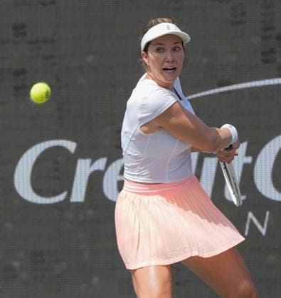 TENNIS 2025: Credit One Charleston Open APRIL 03 April 3, 2025: Danielle Collins (USA) defeated Jelena Ostapenko (LAT) 7-5, 6-3 at the Credit One Charleston Open being played at Credit One Staduim in Charleston, South Carolina USA Ã‚ÂLeslie Billman Tennisclix (Credit Image: Â Leslie Billman Cal Media) Charleston South Carolina USA EDITORIAL USE ONLY Copyright: xx ZUMA-20250403_zma_c04_059.jpg LesliexBillmanx csmphotothree372429