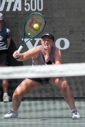 TENNIS 2025: Credit One Charleston Open APRIL 03 April 3, 2025: Jelena Ostapenko (LAT) loses to Danielle Collins (USA) 7-5, 6-3, at the Credit One Charleston Open being played at Credit One Staduim in Charleston, South Carolina, {USA} ÂLeslie Billman Tennisclix (Credit Image: Leslie Billman Cal Media) Charleston South Carolina USA EDITORIAL USE ONLY Copyright: xx ZUMA-20250403_zma_c04_058.jpg LesliexBillmanx csmphotothree372430
