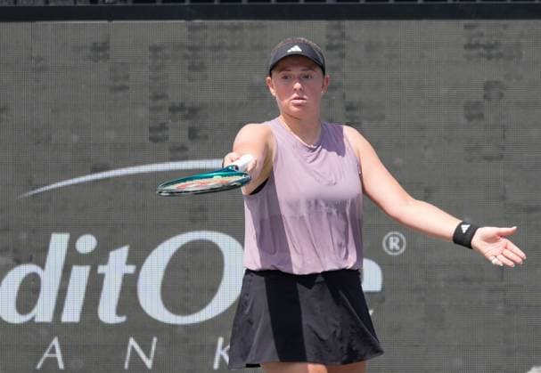 TENNIS 2025: Credit One Charleston Open APRIL 03 April 3, 2025: Jelena Ostapenko (LAT) loses to Danielle Collins (USA) 7-5, 6-3, at the Credit One Charleston Open being played at Credit One Staduim in Charleston, South Carolina, {USA} ÂLeslie Billman Tennisclix (Credit Image: Leslie Billman Cal Media) Charleston South Carolina USA EDITORIAL USE ONLY Copyright: xx ZUMA-20250403_zma_c04_055.jpg LesliexBillmanx csmphotothree372433