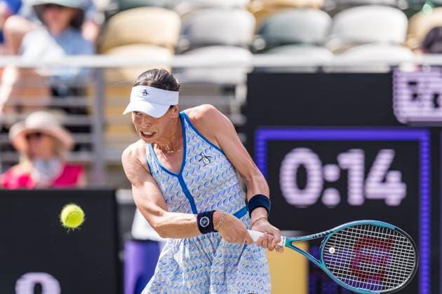 April 3, 2025, Daniel Island, Sc, USA: AJLA TOMLJANOVIC (AUS) returns a rally to Jessica Pegula (4) (USA) in their 3rd round match at the Credit One Charleston Open in Daniel Island, SC. Daniel Island USA - ZUMAa161 20250403_aaa_a161_186 Copyright: xWalterxG.xArcexSr.x