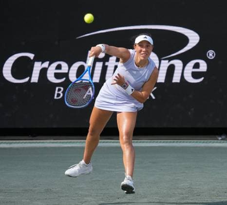 TENNIS 2025: Credit One Charleston Open APRIL 03 April 3, 2025: Jessica Pegula (USA) defeated Ajla Tomaljanovic (AUS) 6-3, 6-2 at the Credit One Charleston Open being played at Credit One Staduim in Charleston, South Carolina USA Ã‚ÂLeslie Billman Tennisclix (Credit Image: Â Leslie Billman Cal Media) Charleston South Carolina USA EDITORIAL USE ONLY Copyright: xx ZUMA-20250403_zma_c04_068.jpg LesliexBillmanx csmphotothree372437