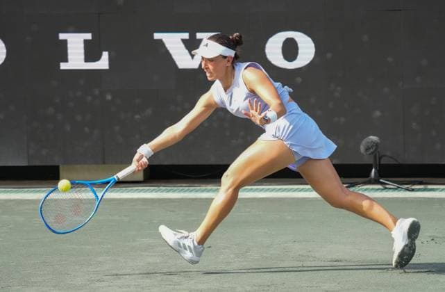 TENNIS 2025: Credit One Charleston Open APRIL 03 April 3, 2025: Jessica Pegula (USA) defeated Ajla Tomaljanovic (AUS) 6-3, 6-2 at the Credit One Charleston Open being played at Credit One Staduim in Charleston, South Carolina USA Ã‚ÂLeslie Billman Tennisclix (Credit Image: Â Leslie Billman Cal Media) Charleston South Carolina USA EDITORIAL USE ONLY Copyright: xx ZUMA-20250403_zma_c04_080.jpg LesliexBillmanx csmphotothree372445
