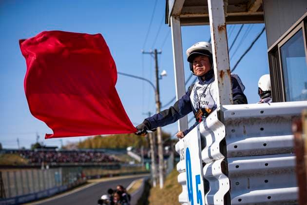 F1 - JAPANESE GRAND PRIX 2025 marshall, commissaire de piste, marshal, marshalls, marshals, illustration, red flag, drapeau during the Formula 1 Lenovo Japanese Grand Prix 2025, 3rd round of the 2025 FIA Formula One World Championship, WM, Weltmeisterschaft from April 4 to 6, 2025 on the Suzuka Circuit, in Suzuka, Japan - SuzukaJapan Copyright: xEricxAlonsox