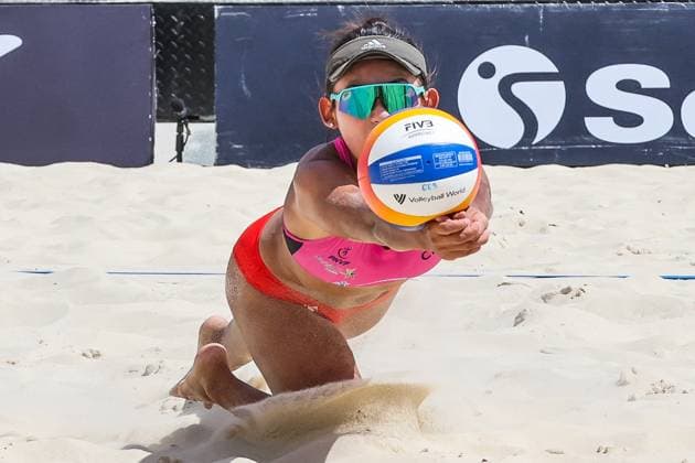 (250404) -- LAGUNA PROVINCE, April 4, 2025 -- Zhou Mingli of China competes during the women s round of 16 match between Yan Xu Zhou Mingli of China and Khylem Harl Progella Sofiah Shanine Pagara of the Philippines in the AVC Beach volleyball, Beachvolleyball Tour 2nd Nuvali Open in Laguna Province, the Philippines, April 4, 2025. ) (SP)PHILIPPINES-LAGUNA PROVINCE-BEACH VOLLEYBALL-TOUR-2ND NUVALI OPEN-WOMEN RouellexUmali 