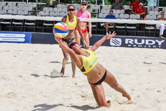 (250404) -- LAGUNA PROVINCE, April 4, 2025 -- Khylem Harl Progella (front) of the Philippines competes during the women s round of 16 match between Yan Xu Zhou Mingli of China and Khylem Harl Progella Sofiah Shanine Pagara of the Philippines in the AVC Beach volleyball, Beachvolleyball Tour 2nd Nuvali Open in Laguna Province, the Philippines, April 4, 2025. ) (SP)PHILIPPINES-LAGUNA PROVINCE-BEACH VOLLEYBALL-TOUR-2ND NUVALI OPEN-WOMEN RouellexUmali 