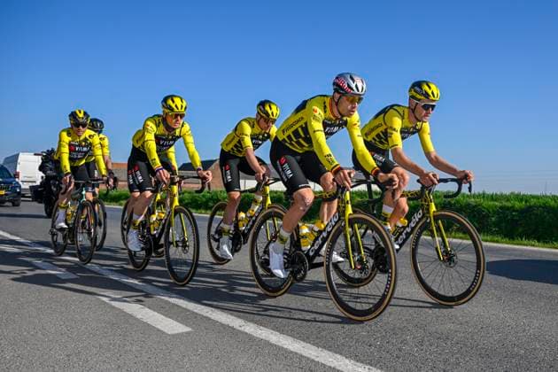Ronde van Vlaanderen 2025 Training Session OUDENAARDE, BELGIUM - April 4 : Riders of Team Visma Lease A Bike, Van Aert Wout (BEL) of Team Visma - Lease a Bike, Benoot Tiesj (BEL) of Team Visma - Lease a Bike, Van Baarle Dylan (NED) of Team Visma - Lease a Bike pictured during a training session prior to the 109th edition of the Ronde van Vlaanderen, an UCI World Tour cycling race for Men Elite with start in Bruges and finish in Oudenaarde after 268,9 km on April 4, 2025 in Oudenaarde, Belgium, 04 04 2025 ( Motordrier Kenny Verfaillie - Oudenaarde Belgium  Copyright: xNicoxVereeckenx