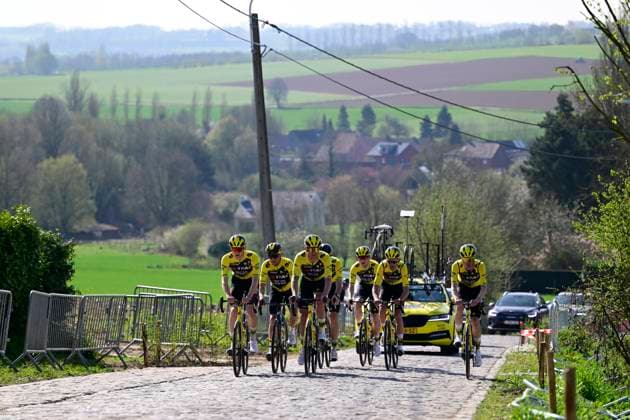 Ronde van Vlaanderen 2025 Training Session OUDENAARDE, BELGIUM - April 4 : riders of Team Visma Lease a Bike pictured during a training session prior to the 109th edition of the Ronde van Vlaanderen, an UCI World Tour cycling race for Men Elite with start in Bruges and finish in Oudenaarde after 268,9 km on April 4, 2025 in Oudenaarde, Belgium, 04 04 2025 ( Motordrier Kenny Verfaillie - Oudenaarde Belgium  Copyright: xNicoxVereeckenx