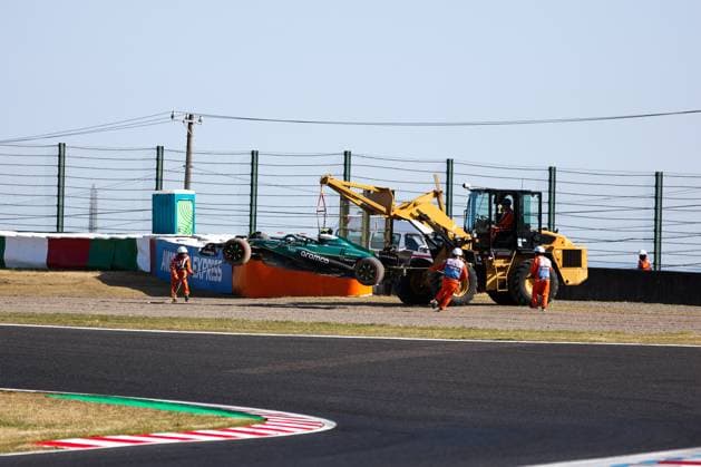 F1 - JAPANESE GRAND PRIX 2025 14 ALONSO Fernando (spa), Aston Martin F1 Team AMR24, action marshall, commissaire de piste, marshal, marshalls, marshals during the Formula 1 Lenovo Japanese Grand Prix 2025, 3rd round of the 2025 FIA Formula One World Championship, WM, Weltmeisterschaft from April 4 to 6, 2025 on the Suzuka Circuit, in Suzuka, Japan - SuzukaJapan Copyright: xANTONINxVINCENTx