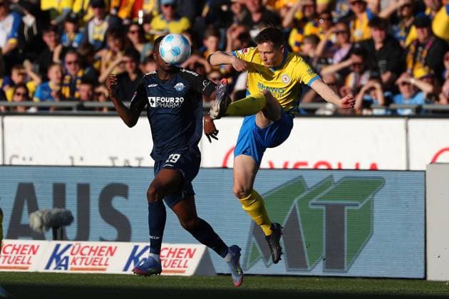 Braunschweig vs Paderborn, 2 BL Braunschweig, 04 04 2025, FOOTBALL Eintracht Braunschweig vs SC Paderborn 07, 2 BL, Season 2024 25 Ilyas Ansah SC Paderborn , Paul Jaeckel Eintracht Braunschweig Braunschweig
