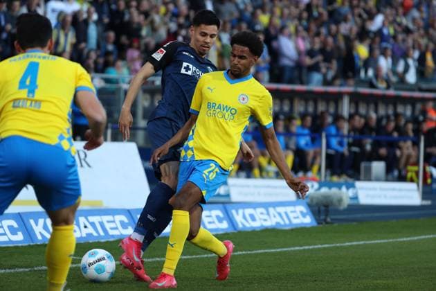 Braunschweig vs Paderborn, 2 BL Braunschweig, 04 04 2025, FOOTBALL Eintracht Braunschweig vs SC Paderborn 07, 2 BL, Season 2024 25 Sanoussy Ba Eintracht Braunschweig , Braunschweig