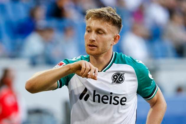 Jannik Dehm Hannover 96, 20 , Germany, Football, 2 Bundesliga, Matchday, 2024 2025, Karlsruher SC vs Hannover 96, 04 04 2025, BBBank Wildpark, Karlsruhe, Germany DFL REGULATIONS PROHIBIT ANY USE OF PHOTOGRAPHS AS IMAGE SEQUENCES AND OR QUASI VIDEO Karlsruhe BBBank Wildpark Baden Württemberg Germany Copyright: xGrantxHubbsx