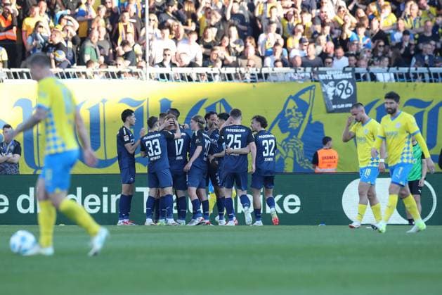 04 04 2025, xtgx, Soccer 2 Bundesliga, Eintracht Braunschweig SC Paderborn 07 emspor, v l jubilation after the 0 1 by Filip Bilbija Paderborn, 7 DFL DFB REGULATIONS PROHIBIT ANY USE OF PHOTOGRAPHS as IMAGE SEQUENCES and or QUASI VIDEO Braunschweig
