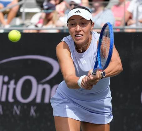 TENNIS 2025: Credit One Charleston Open APRIL 04 April 4, 2025: Jessica Pegula (USA) defeated Danielle Collins (USA) 1-6, 6-3, 6-0 at the Credit One Charleston Open being played at Credit One Staduim in Charleston, South Carolina USA ÂLeslie Billman Tennisclix (Credit Image: Leslie Billman Cal Media) Charleston South Carolina USA EDITORIAL USE ONLY Copyright: xx ZUMA-20250404_zma_c04_009.jpg LesliexBillmanx csmphotothree372589