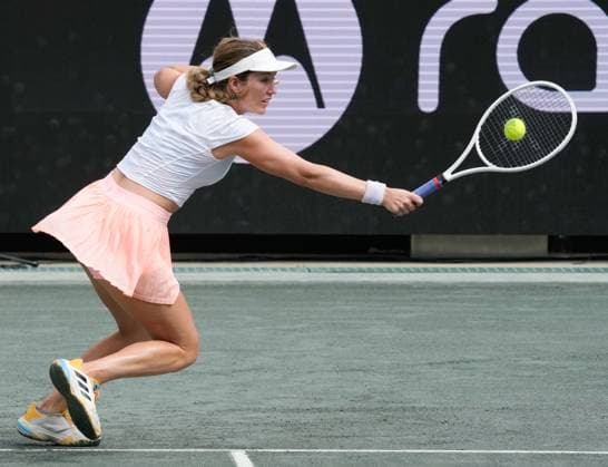 TENNIS 2025: Credit One Charleston Open APRIL 04 April 4, 2025: Danielle Collins (USA) loses to Jessica Pegula (USA) 1-6, 6-3, 6-0, at the Credit One Charleston Open being played at Credit One Staduim in Charleston, South Carolina, {USA} Ã‚ÂLeslie Billman Tennisclix (Credit Image: Â Leslie Billman Cal Media) Charleston South Carolina USA EDITORIAL USE ONLY Copyright: xx ZUMA-20250404_zma_c04_002.jpg LesliexBillmanx csmphotothree372596