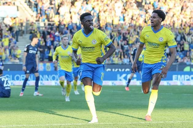 04 04 2025, xtgx, Fußball 2 Bundesliga, Eintracht Braunschweig SC Paderborn 07 emspor, v l Richmond Tachie Braunschweig, 29 Jubel, Torjubel, jubelt ueber das Tor, celebrate the goal, celebration DFL DFB REGULATIONS PROHIBIT ANY USE OF PHOTOGRAPHS as IMAGE SEQUENCES and or QUASI VIDEO Braunschweig