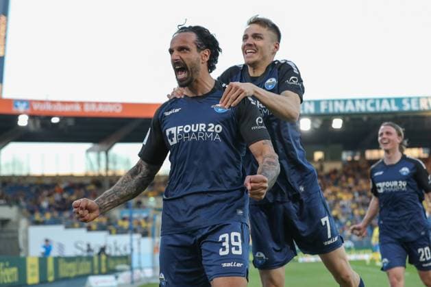 04 04 2025, xtgx, Soccer 2 Bundesliga, Eintracht Braunschweig SC Paderborn 07 emspor, v l jubilation after the 1 2 by Adriano Grimaldi Paderborn, 39 DFL DFB REGULATIONS PROHIBIT ANY USE OF PHOTOGRAPHS as IMAGE SEQUENCES and or QUASI VIDEO Braunschweig